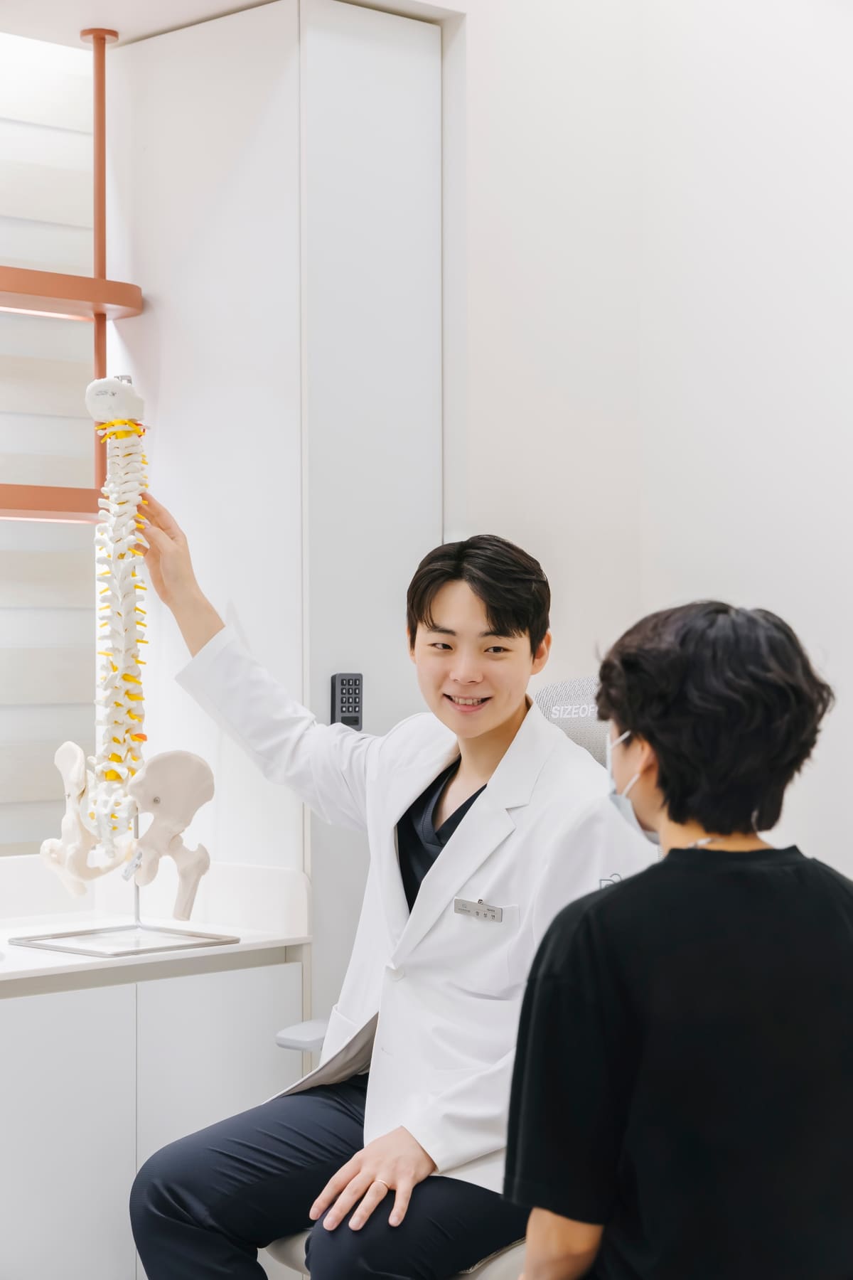 정성연 대표원장 진료 모습